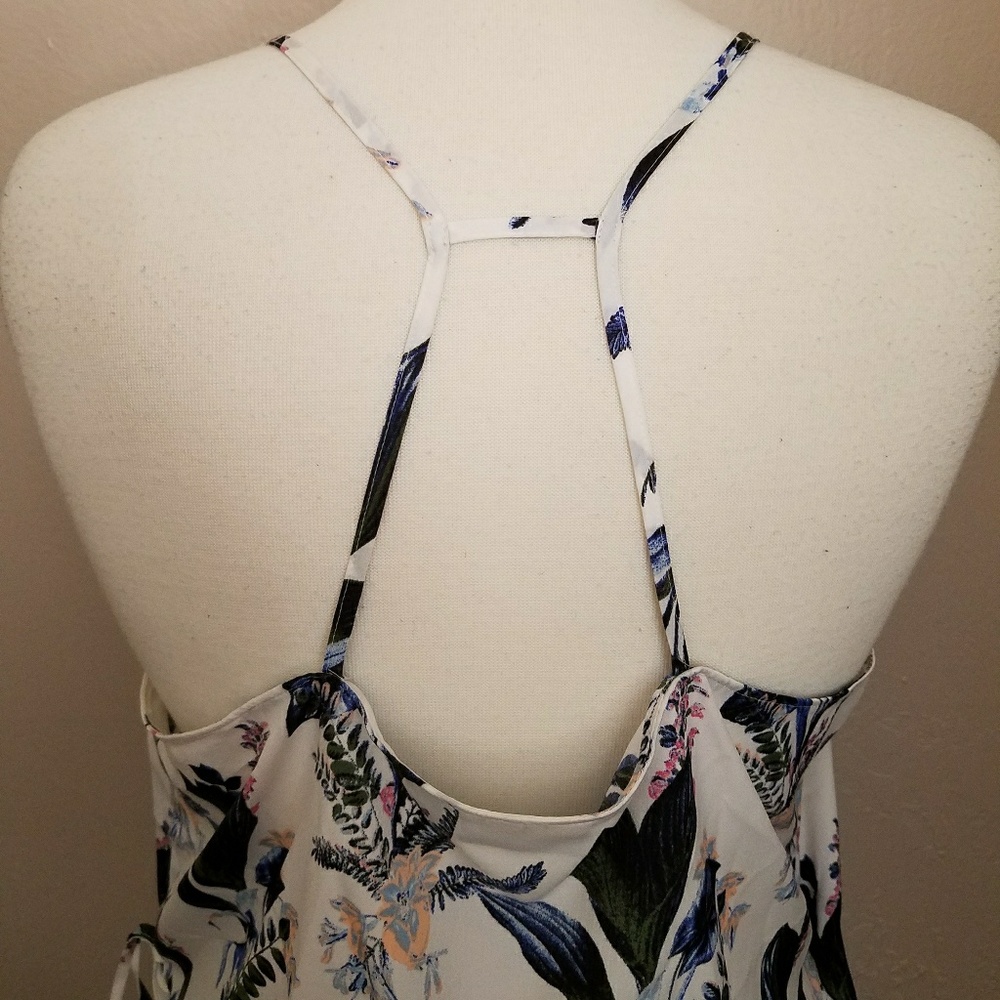 🌿 14TH & UNION RUFFLE TRIM SURPLICE CAMI TOP - Picture 5 of 7